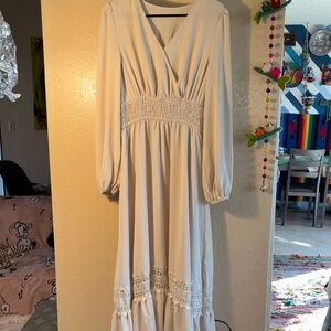 EUC CUPSHE NUDE COLORED MAXI DRESS LONG SLEEVE V-NECK CUT OUT E